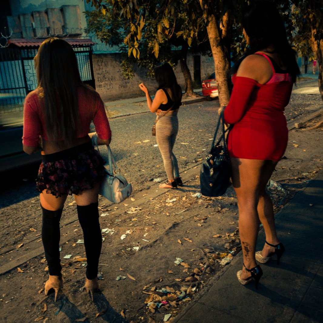  Girls in Mariupol, Donetsk